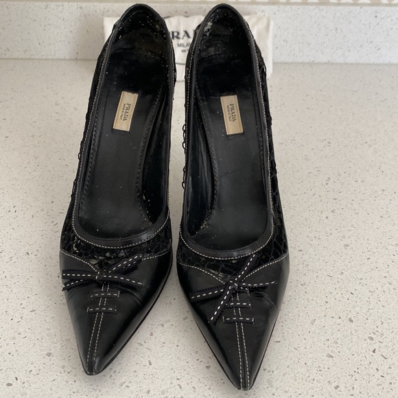 Tempting Vintage Fishnet Prada Pumps. - Picture 4 of 11